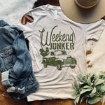 WEEKEND JUNKER Graphic Tee